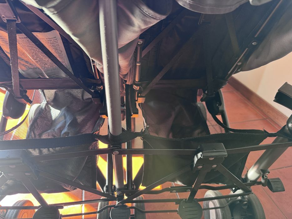 Carrinho de gémeos da chico