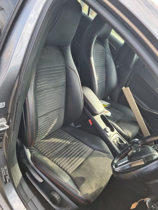 Tapicerka Fotele Kanapa Boczki Komplet AMG Czerwona Nić Mercedes W176