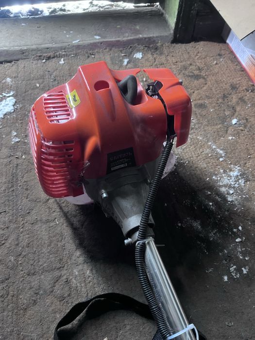 Продам бензокосу