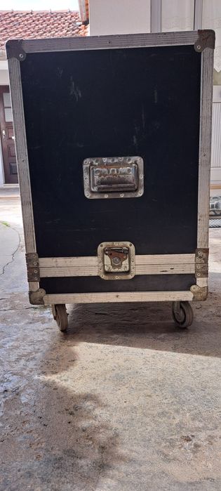 Flight case, caixa amplificador, cabos etc