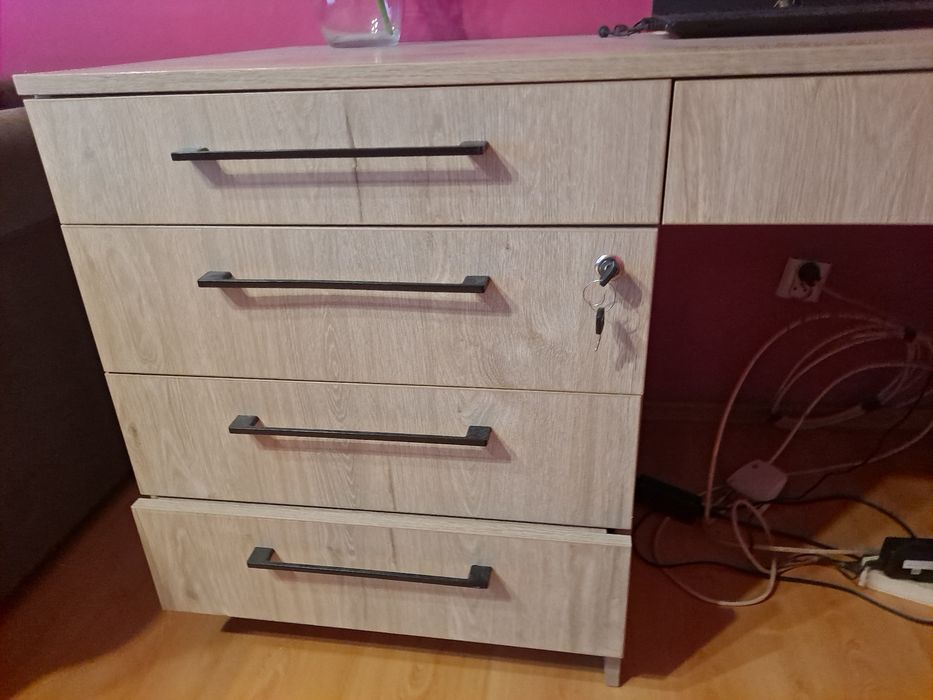 Biurko jak nowe.