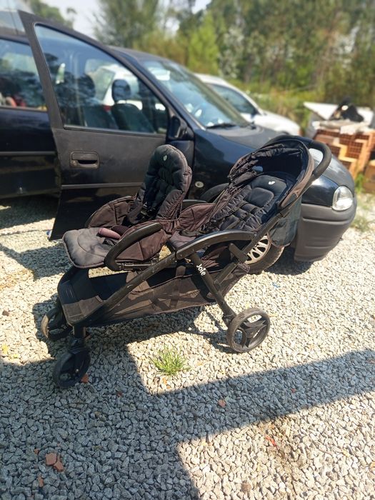 Carrinho de bebe gêmeos