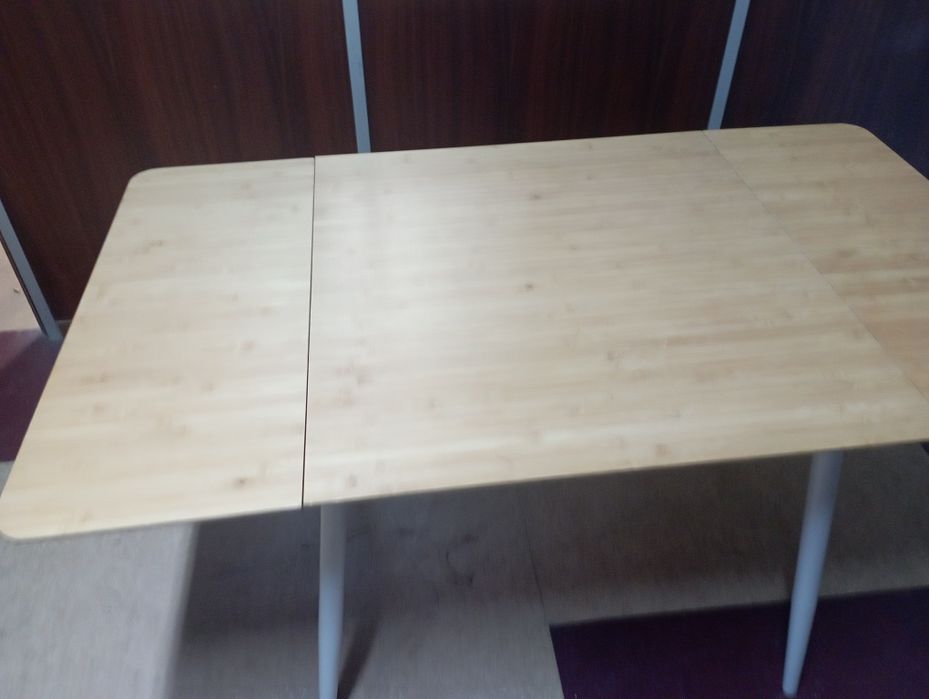 Mesa  de cozinha com abas