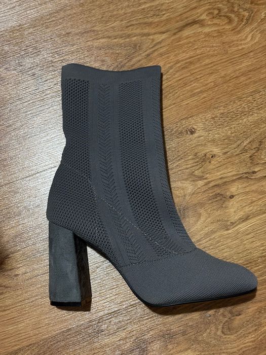 Абсолютно нове взуття