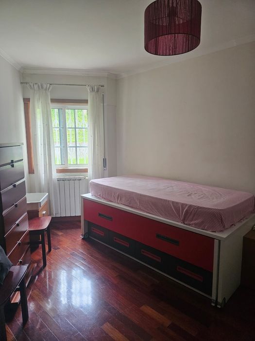 Aluga-se  quarto Casal