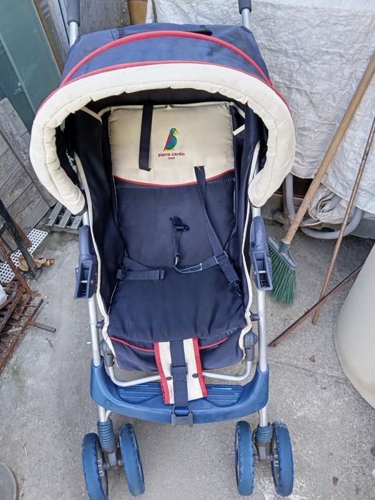 Carrinho de passeio ,Pierre Cardin.