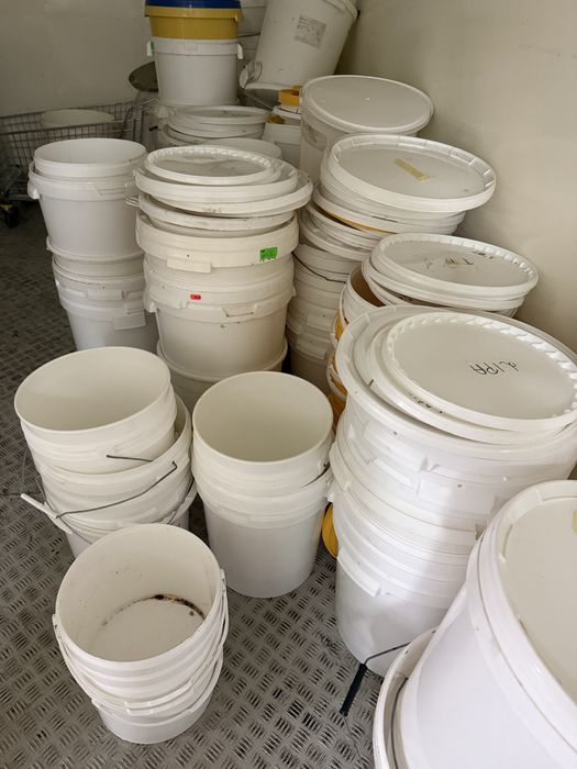 Wiaderka wiadra pojemniki plastikowe