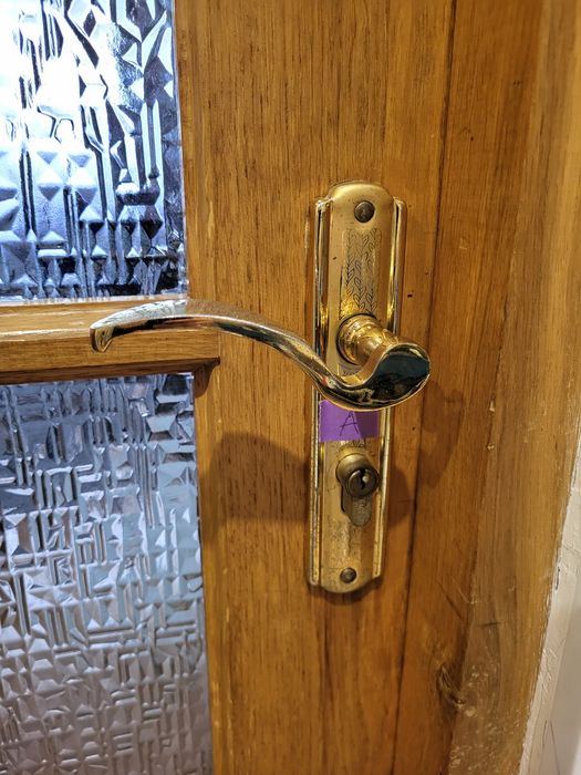 Продам комплект дубових міжкімнатних дверей