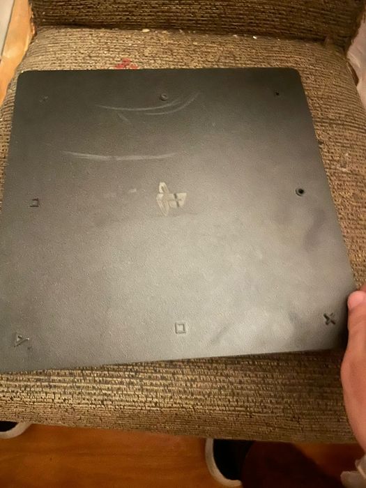 PlayStation 4 com 4 jogos a escolher sem comando