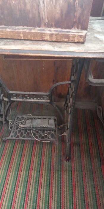 продається швейна машинка Singer.