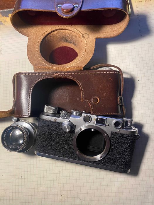 Leica IIIc nr.486460 Summitar 408229 w pokrowcu