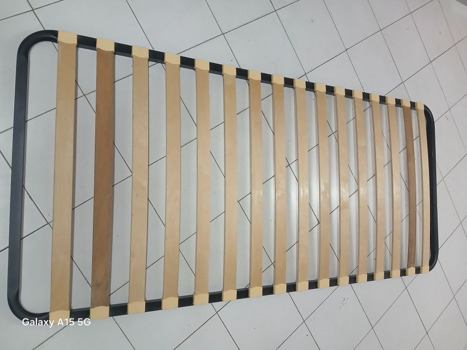 Estrado ikea akkarvik.