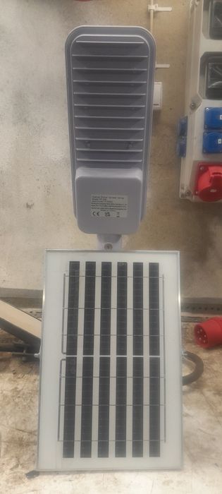 Lampa solarna duża