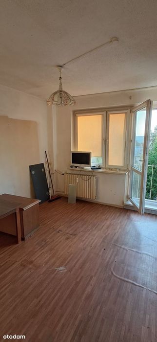 Kawalerka 30,42 m² | kuchnia z oknem, winda | do remontu – Os. Zachód