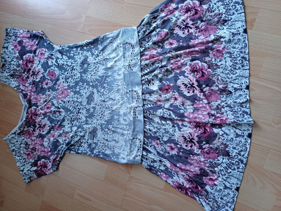 Letnia sukienka z falbaną