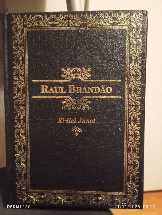 Livro de capa dura " El-rei Junot"