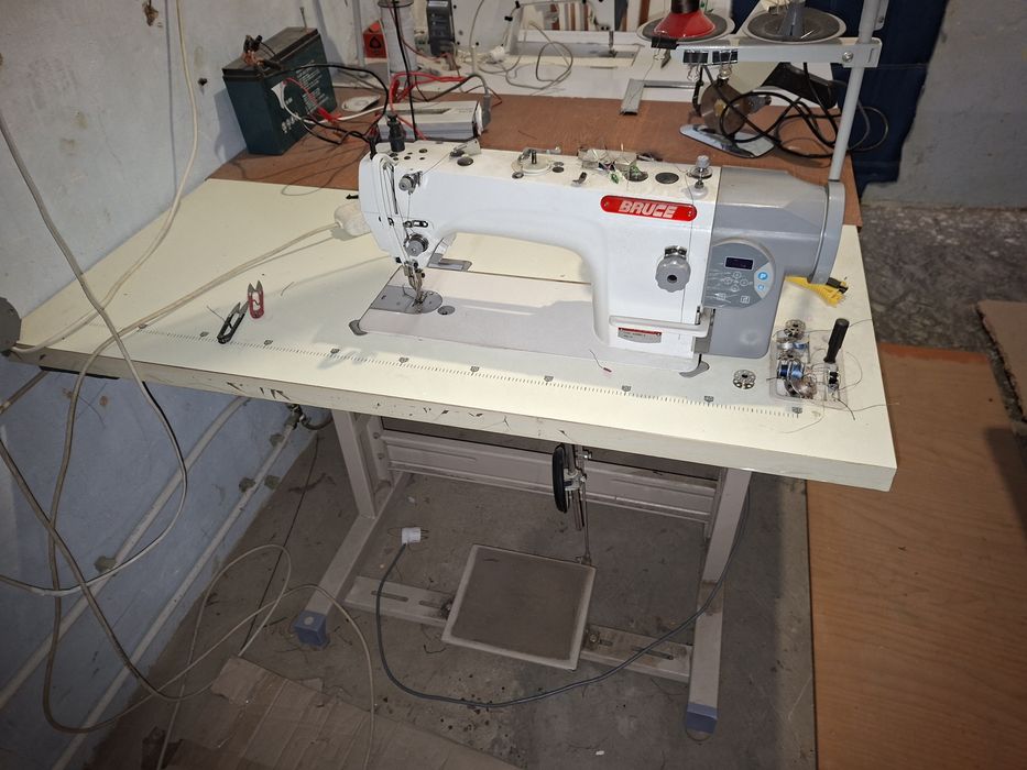 Промышленная швейная машина Минерва шагающая.