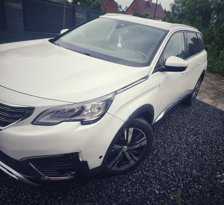 Peugeot 5008 2017 rok