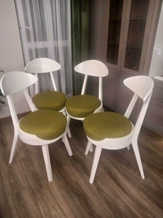 Sprzedam cztery krzesła