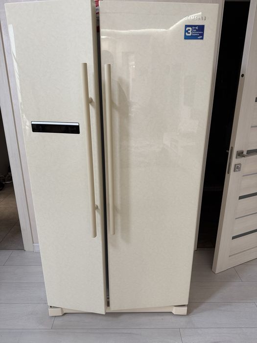 Продам б/в холодильник Samsung side-by- side і Bosch