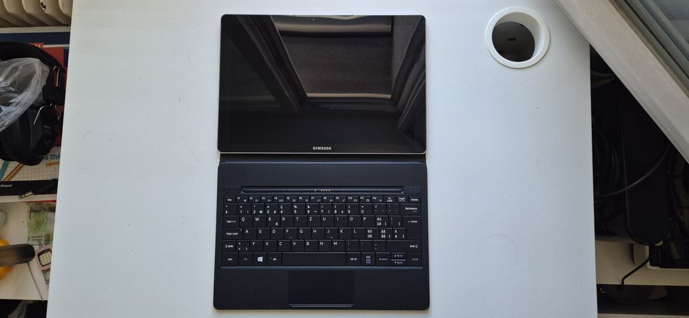 Samsung Galaxy TabPro S. 12 дюймів