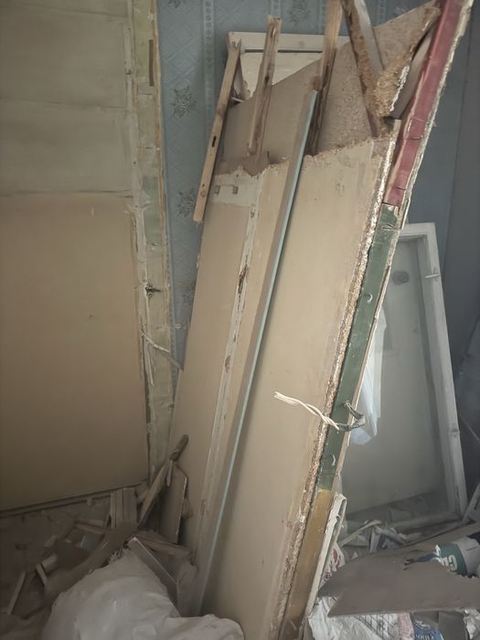 Безкоштовно відам дерево.