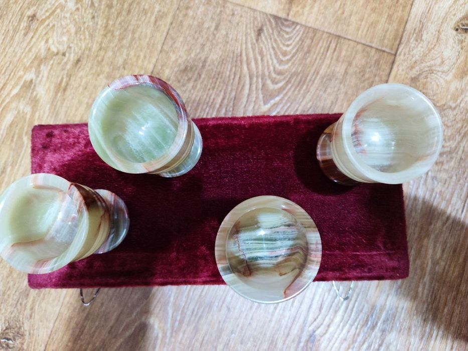 Рюмки из оникса в чехле
