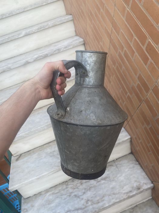 Bilha antiga em metal galvanizado (rústica)