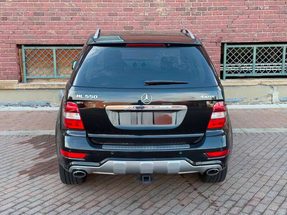Mercedes-Benz M-Class ML 550      2011