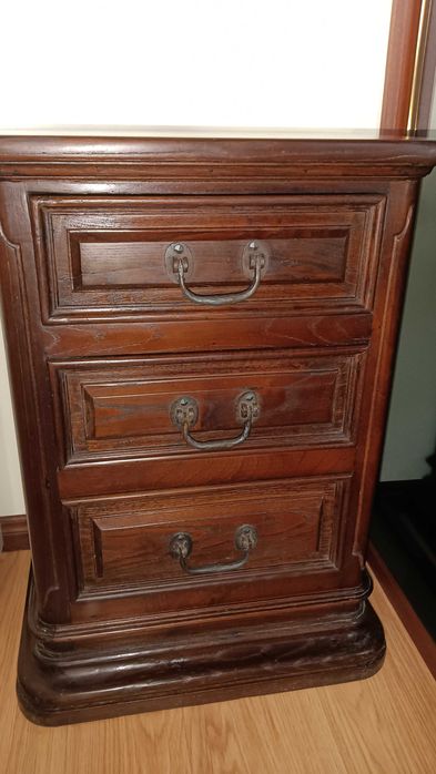 Cama + 2 mesinhas cabeceira