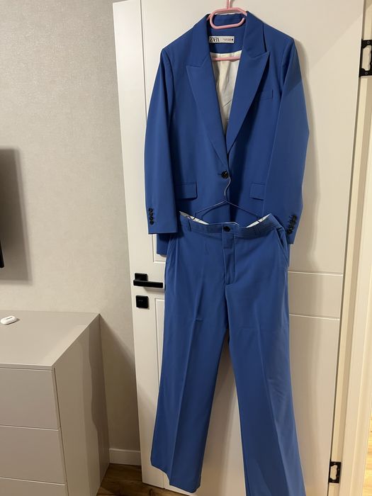 Костюм зара гарного волошкового кольру