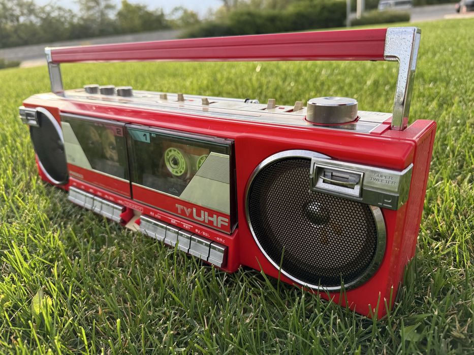 Продам  магнитолу HITACHI W4U