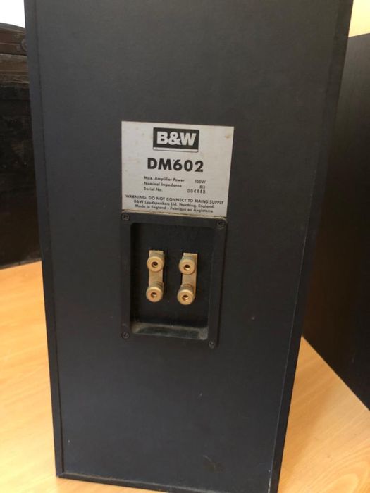 Colunas B&W DM602
