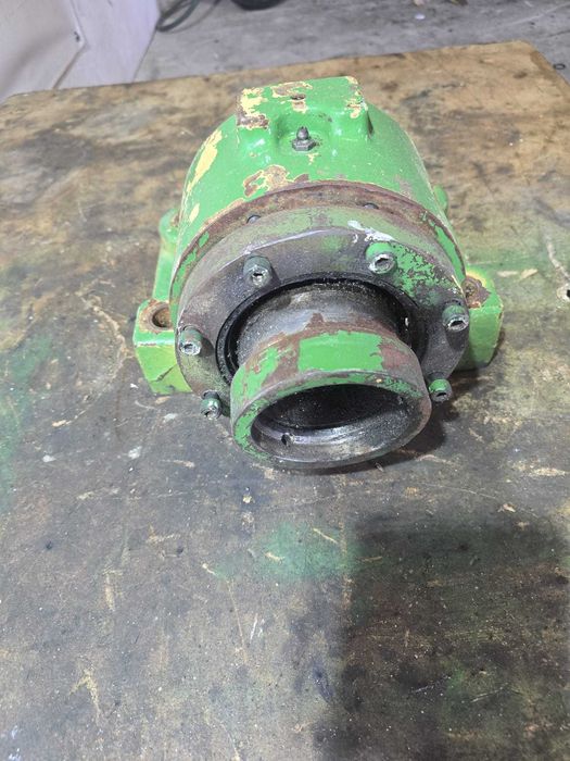 Podpora wału (mostu) przedniego napędu John deere 7215R R288788