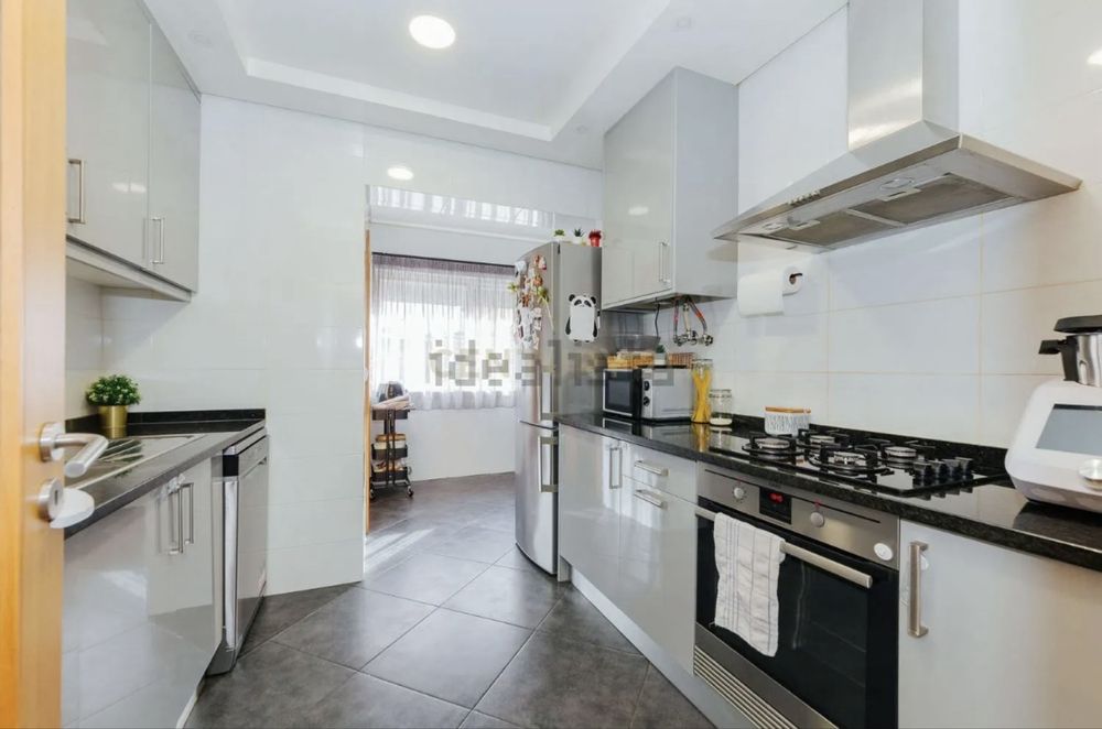 Apartamento T2 em Campo de Ourique, totalmente mobilidado e equipado