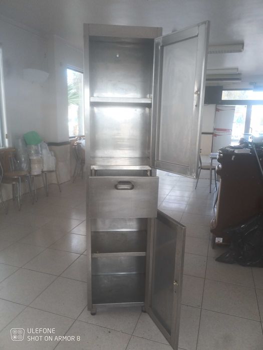 Mobiliario de café em inox