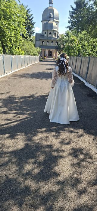 Сукня плаття платье  біла на перше причастя