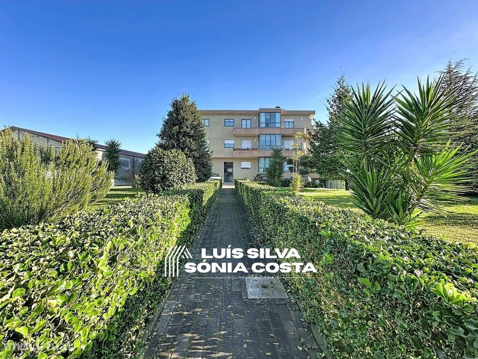 Apartamento T2 à venda na Avenida Doutor Francisco Sá Carneiro, 1318