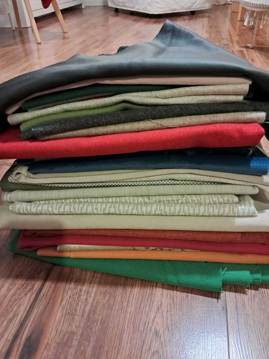 Materiały tapicerskie, końcówki materiałów, duże kawałki, ponad 9 kg