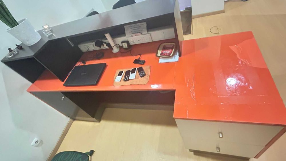 Electrified counter with radio/audio reader64737761159041121