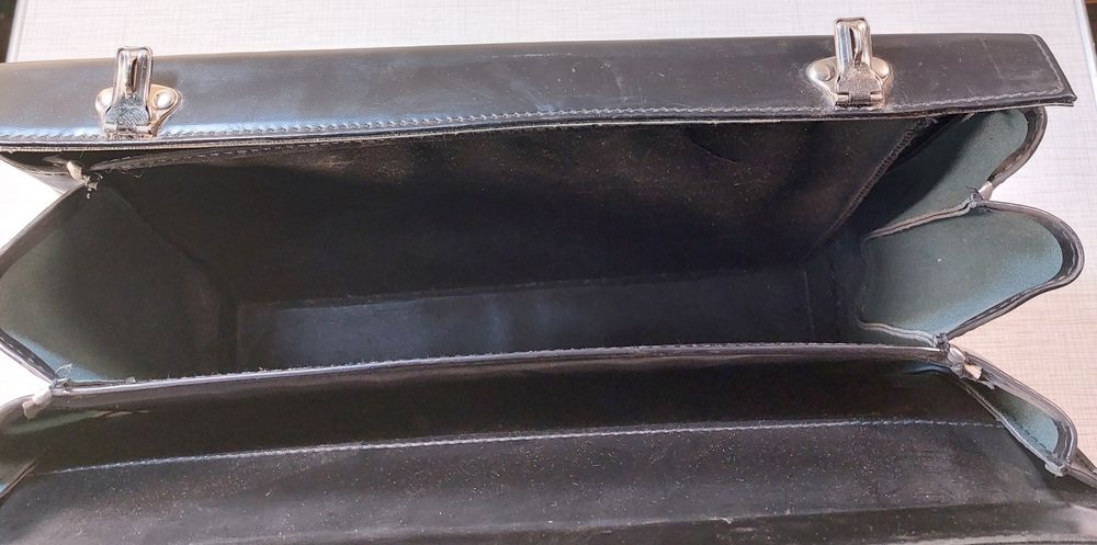 Дипломат / Класичний Чорний Кейс для документів А4.