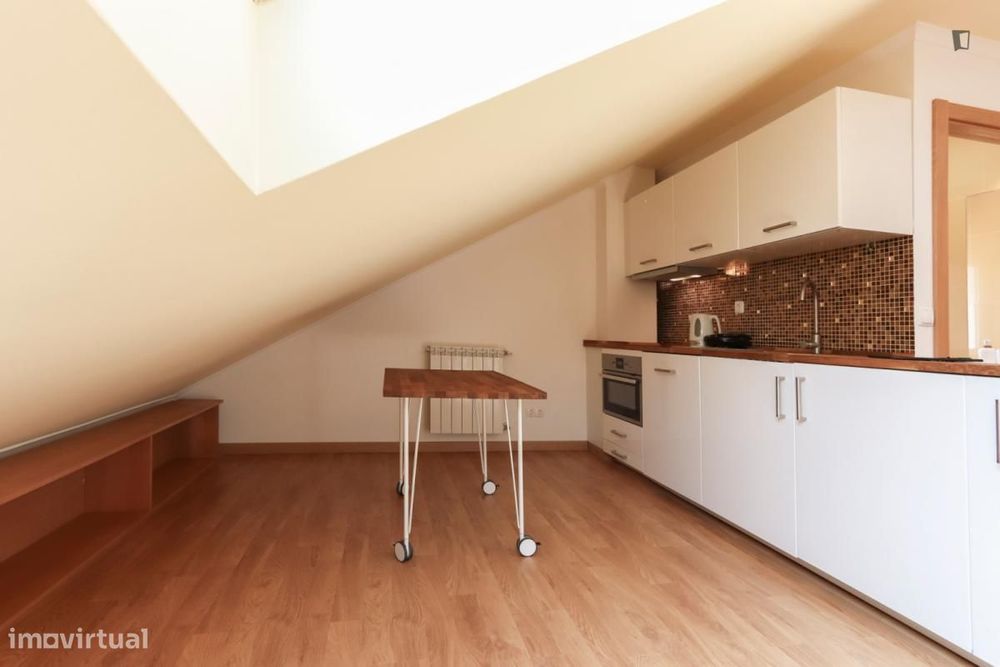 Quarto - localizado em Benfica Lisbon