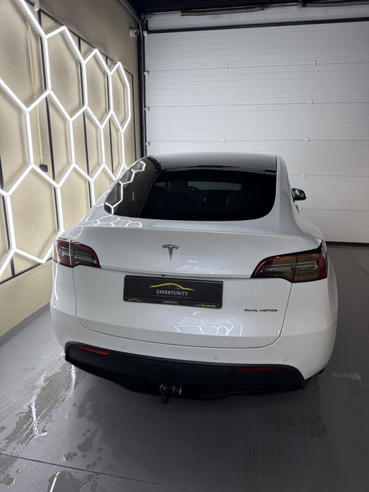 Tesla Model Y Long Range Dual motor