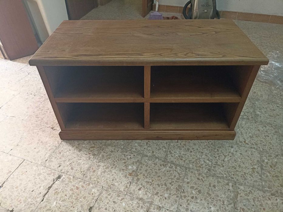 Móvel de madeira para TV