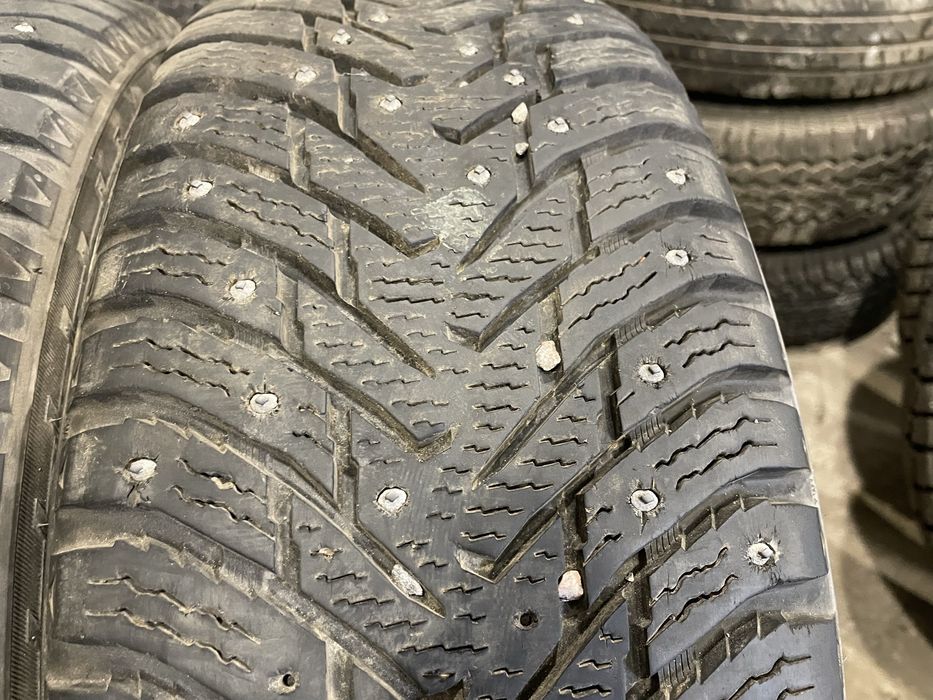 Пара шипованої резини 235/65 R17 Nokian Hakkapelitta 8