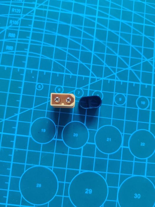 Роз'єми Amass XT60 із захисними ковпачками