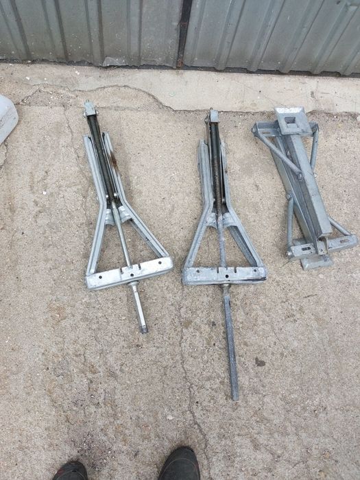 Łapy, podpory,stopy do przyczepy