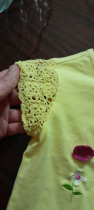 T.shirt manga curta com renda para menina