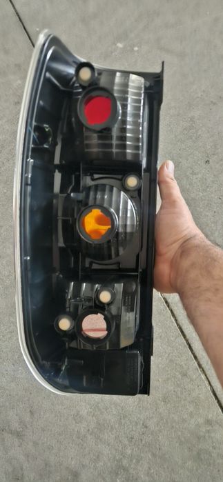 Farol Mazda bt 50 direito