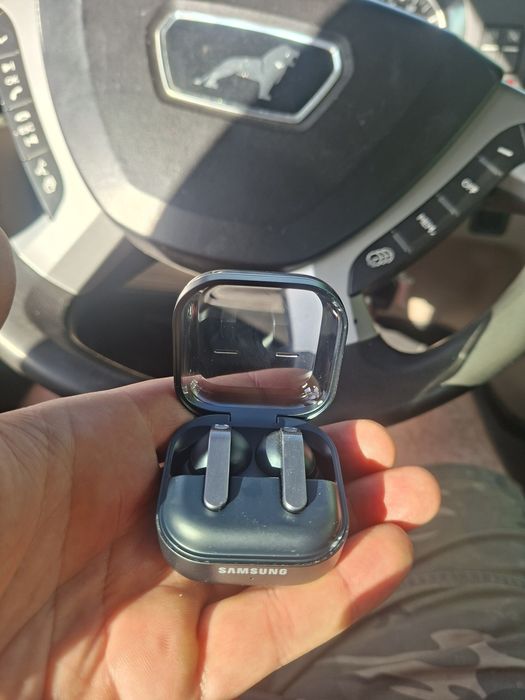 Galaxy buds 4 pro